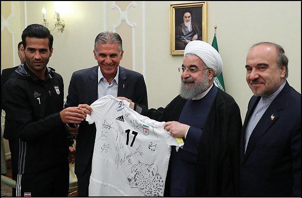  دومین پیراهنی که به دولت روحانی اهدا شد (عکس)