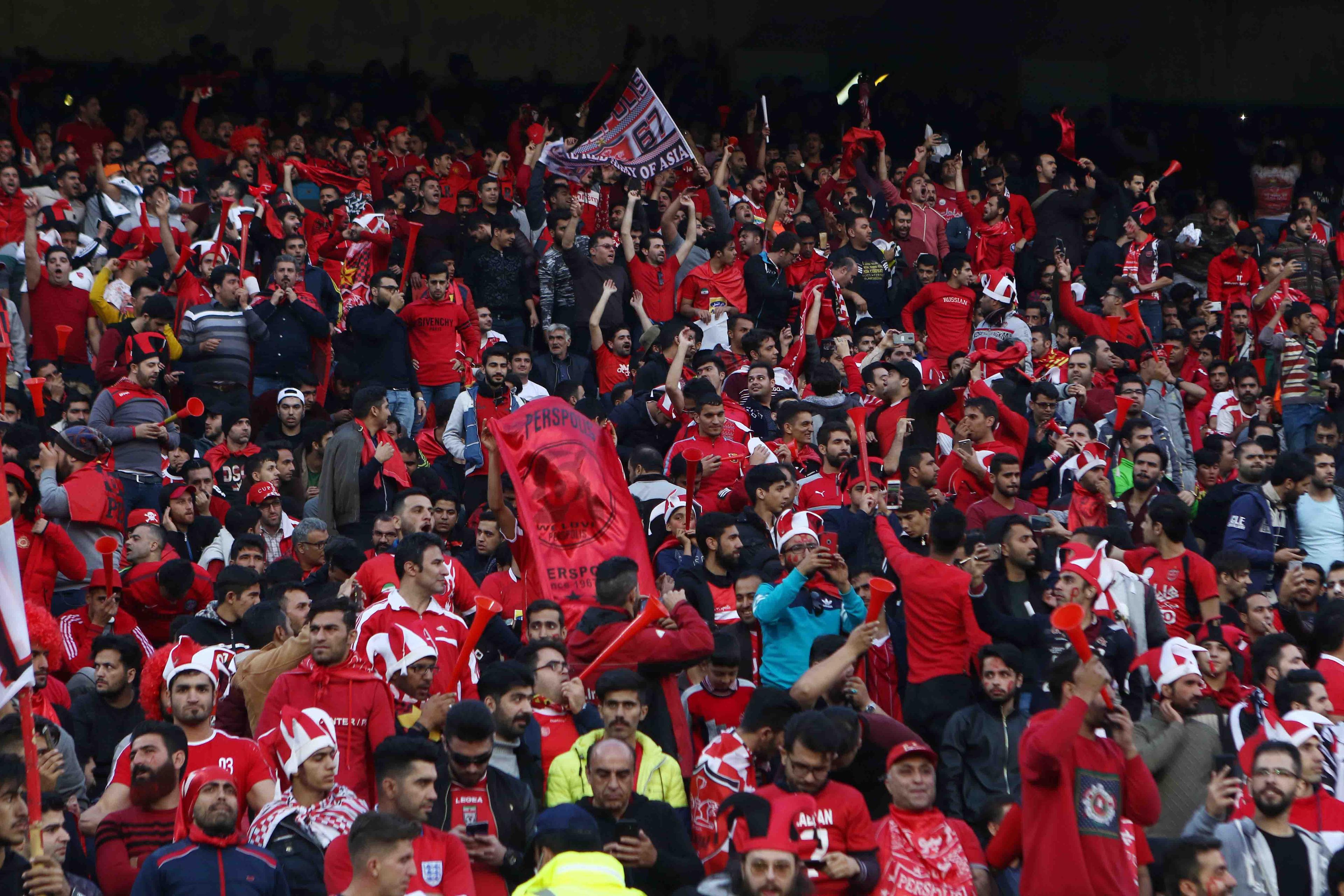 تصاویر / هواداران پرشور پرسپولیس در ورزشگاه آزادی