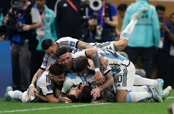 لیونل مسی سرانجام بر بام فوتبال جهان ایستاد/ سومین ستاره روی پیراهن آرژانتین