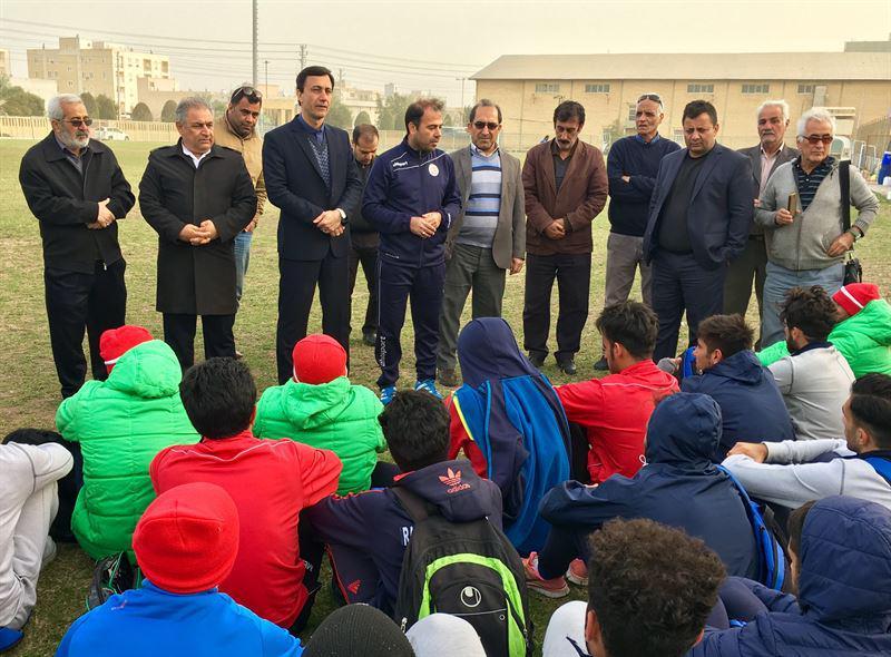 حضور رئیس هیئت فوتبال بوشهر در تمرین ایرانجوان