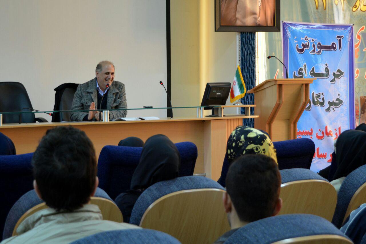 حضور سردبیر فرتاک ورزشی در کلاس آموزش حرفه ای خبرنگاری سازمان بسیج رسانه ای در کرمانشاه به روایت تصویر