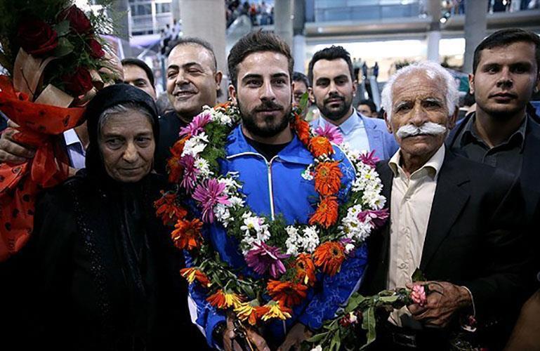 کیانوش رستمی: همه مردم ایران وزنه‌هایم را بلند کردند 