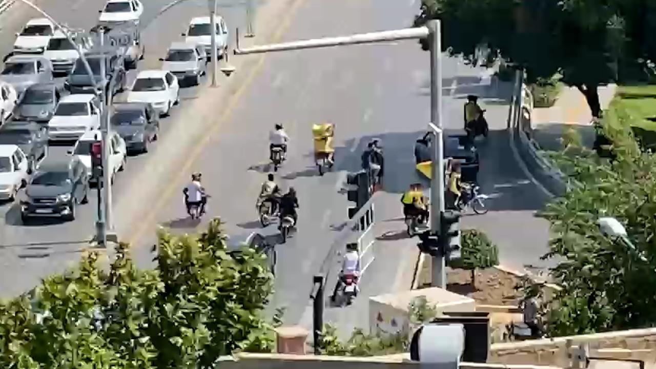 حضور هواداران سپاهان مقابل هتل پرسپولیس + فیلم