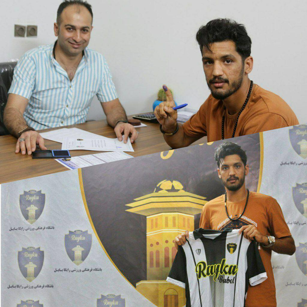 محمد جواد محمدی در یک روز با دو تیم قرارداد امضا کرد!