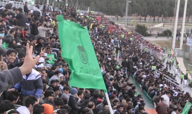خشم هواداران فوتبال اصفهان از بیلبورد تبلیغاتی باشگاه پرسپولیس!