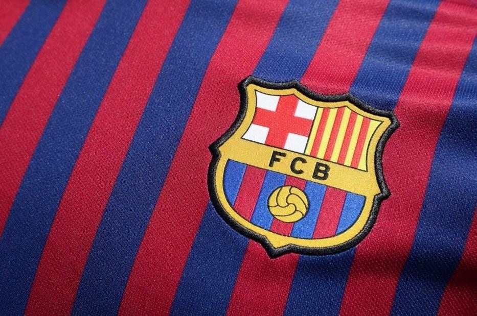 عکس / رونمایی از پیراهن جدید بارسلونا با پهپاد!