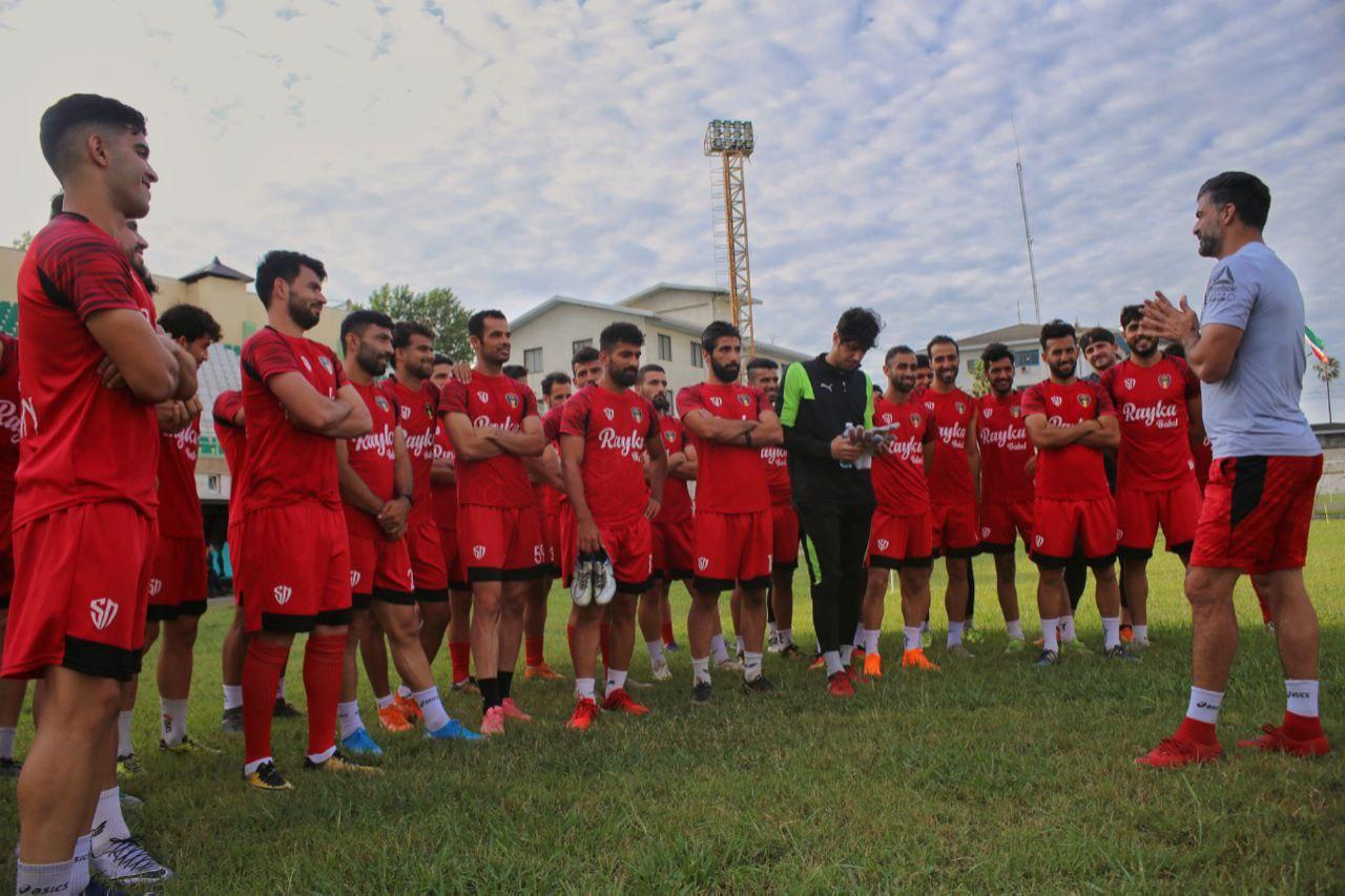 تصاویر / تمرین نوبت عصر تیم فوتبال رایکا بابل در ورزشگاه هفت تیر