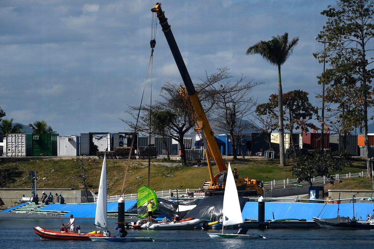 جزر و مد باعث آسیب به یکی از ورزشگاه های قایقرانی المپیک شد+ عکس