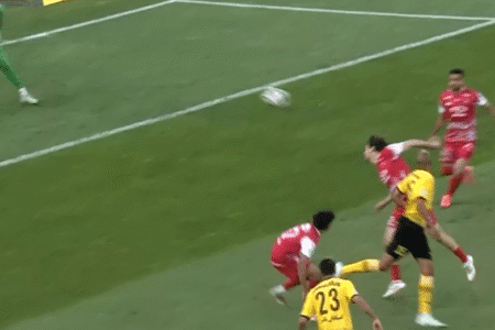 ویدئو | گل به‌خودی گولسیانی؛ گل دوم سپاهان به پرسپولیس